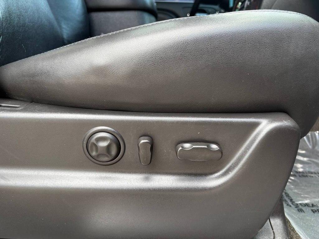 GMC Yukon AWD 4dr 1500 Denali 2012