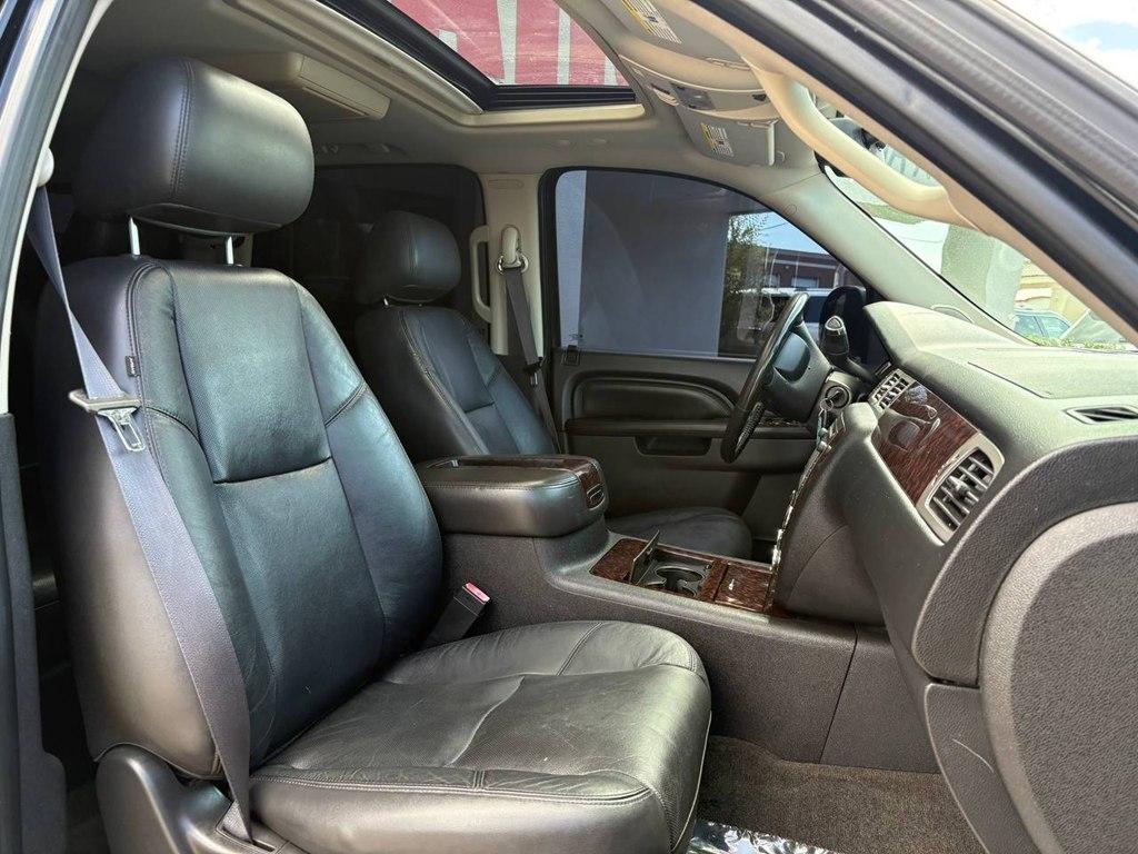 GMC Yukon AWD 4dr 1500 Denali 2012