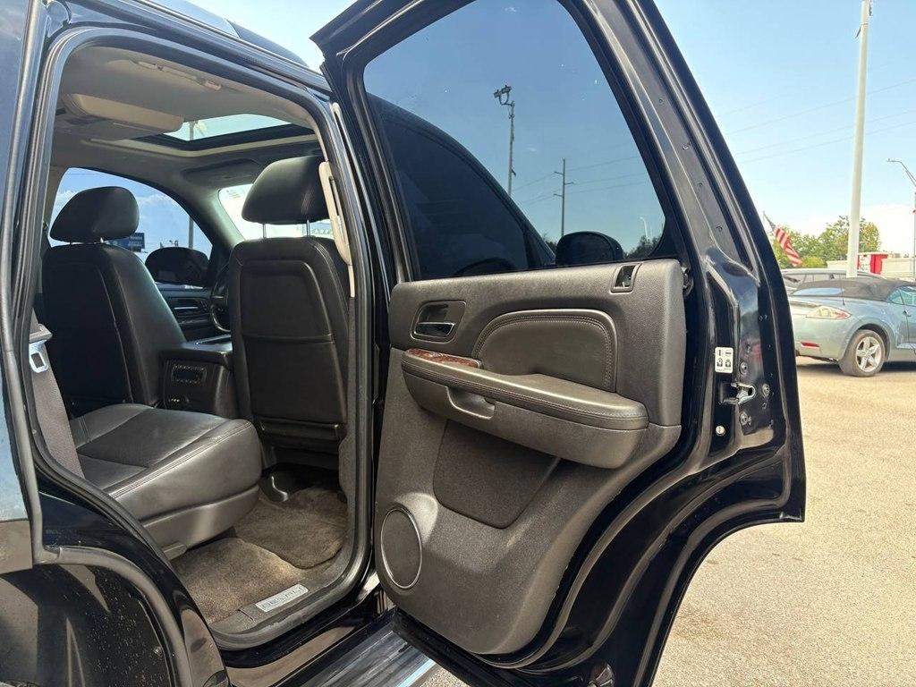GMC Yukon AWD 4dr 1500 Denali 2012