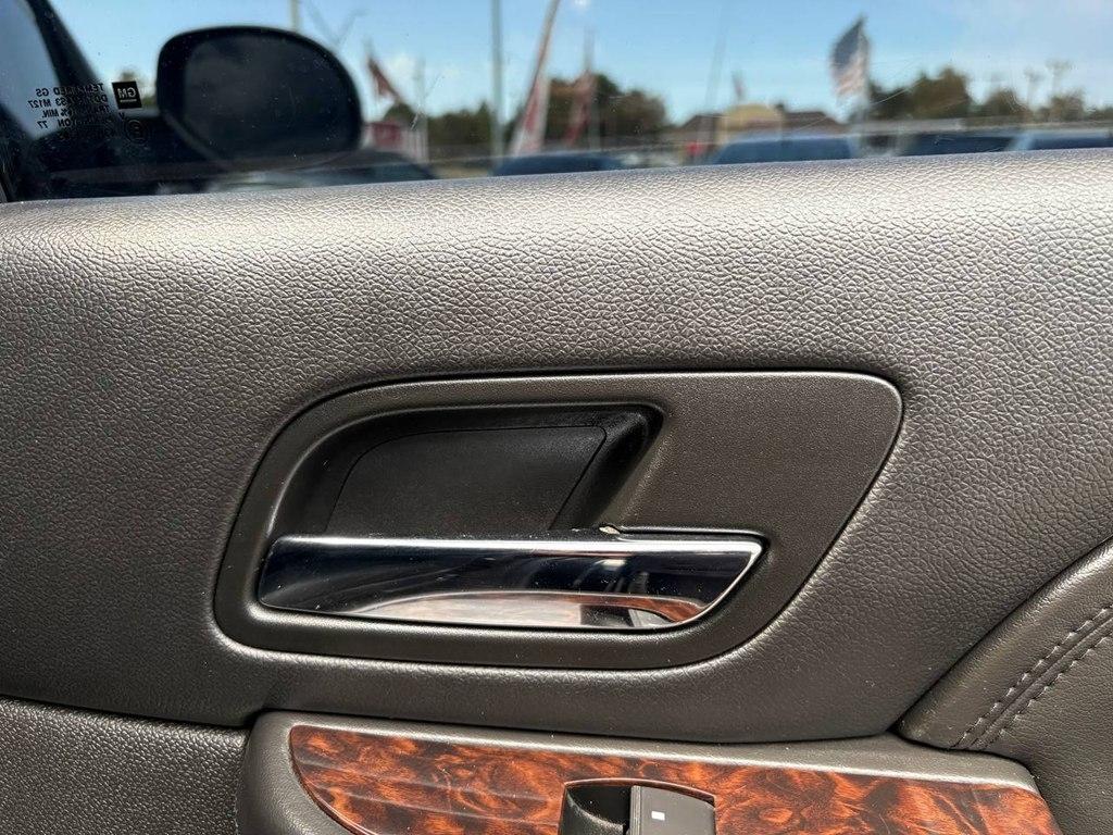 GMC Yukon AWD 4dr 1500 Denali 2012