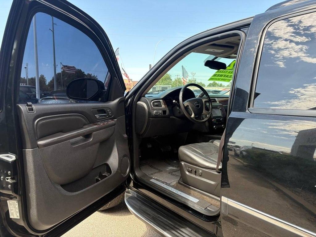 GMC Yukon AWD 4dr 1500 Denali 2012