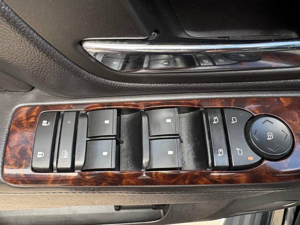 GMC Yukon AWD 4dr 1500 Denali 2012