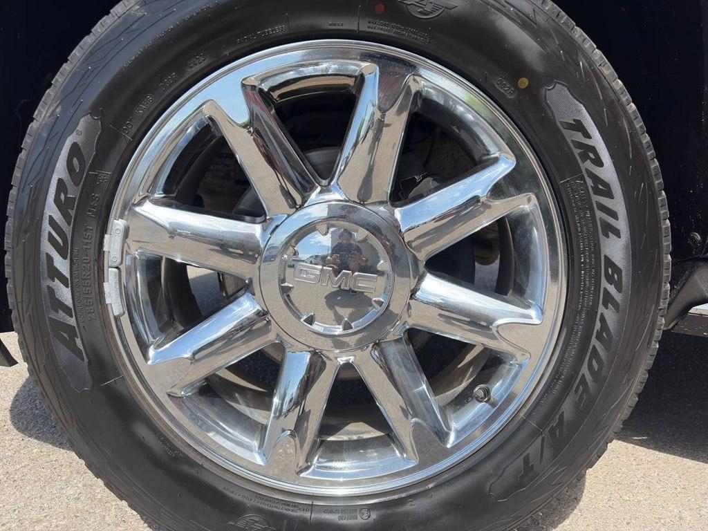 GMC Yukon AWD 4dr 1500 Denali 2012