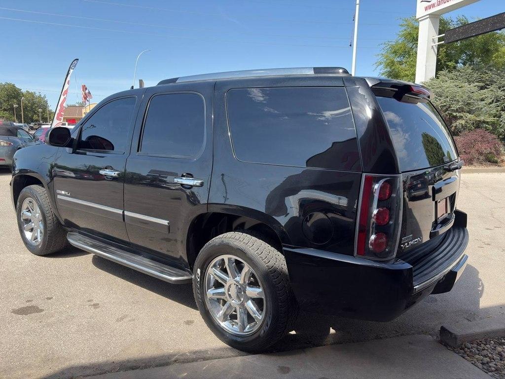 GMC Yukon AWD 4dr 1500 Denali 2012