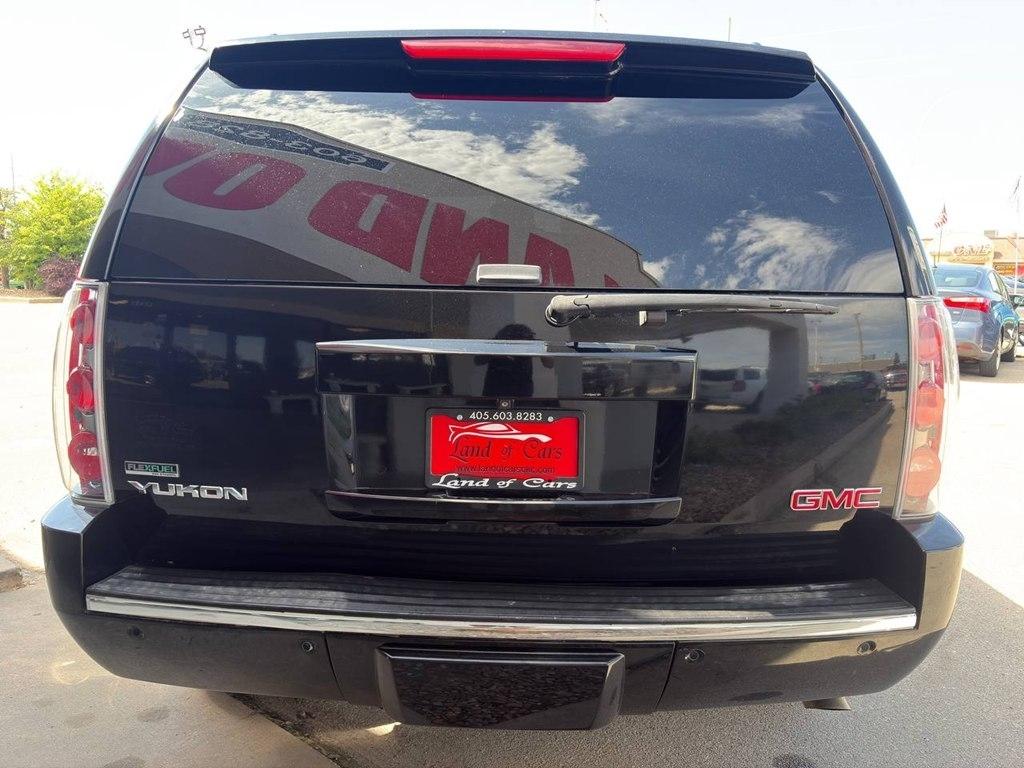 GMC Yukon AWD 4dr 1500 Denali 2012
