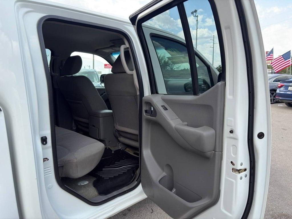 Nissan Frontier 4WD Crew Cab SWB Auto PRO-4X 2015