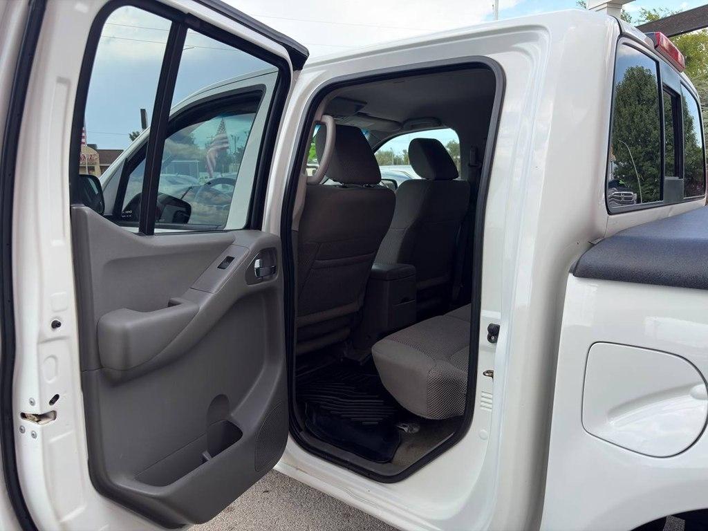 Nissan Frontier 4WD Crew Cab SWB Auto PRO-4X 2015