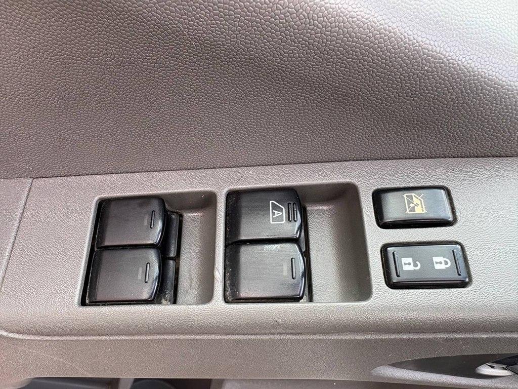 Nissan Frontier 4WD Crew Cab SWB Auto PRO-4X 2015