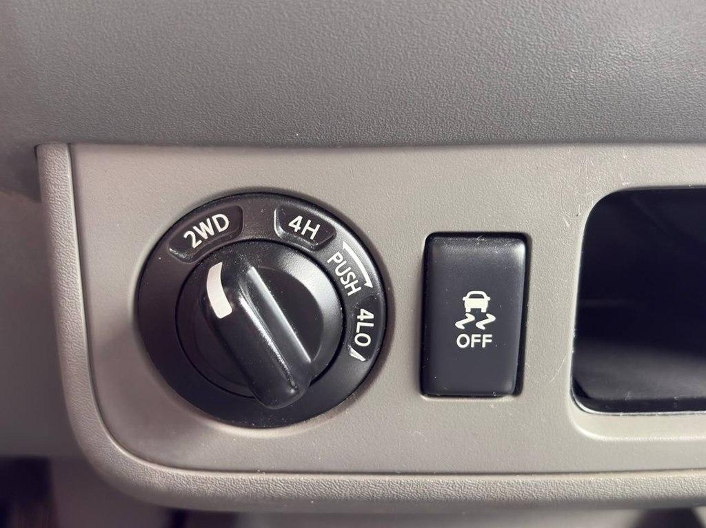 Nissan Frontier 4WD Crew Cab SWB Auto PRO-4X 2015