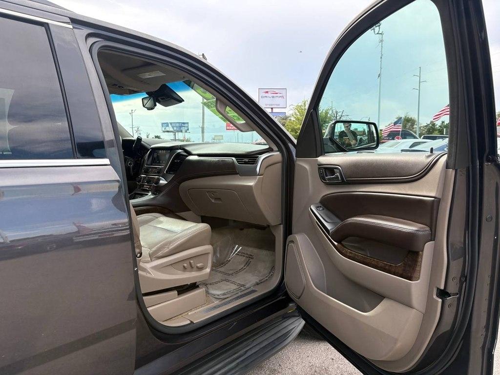 Chevrolet Suburban 2WD 4dr LT 2015