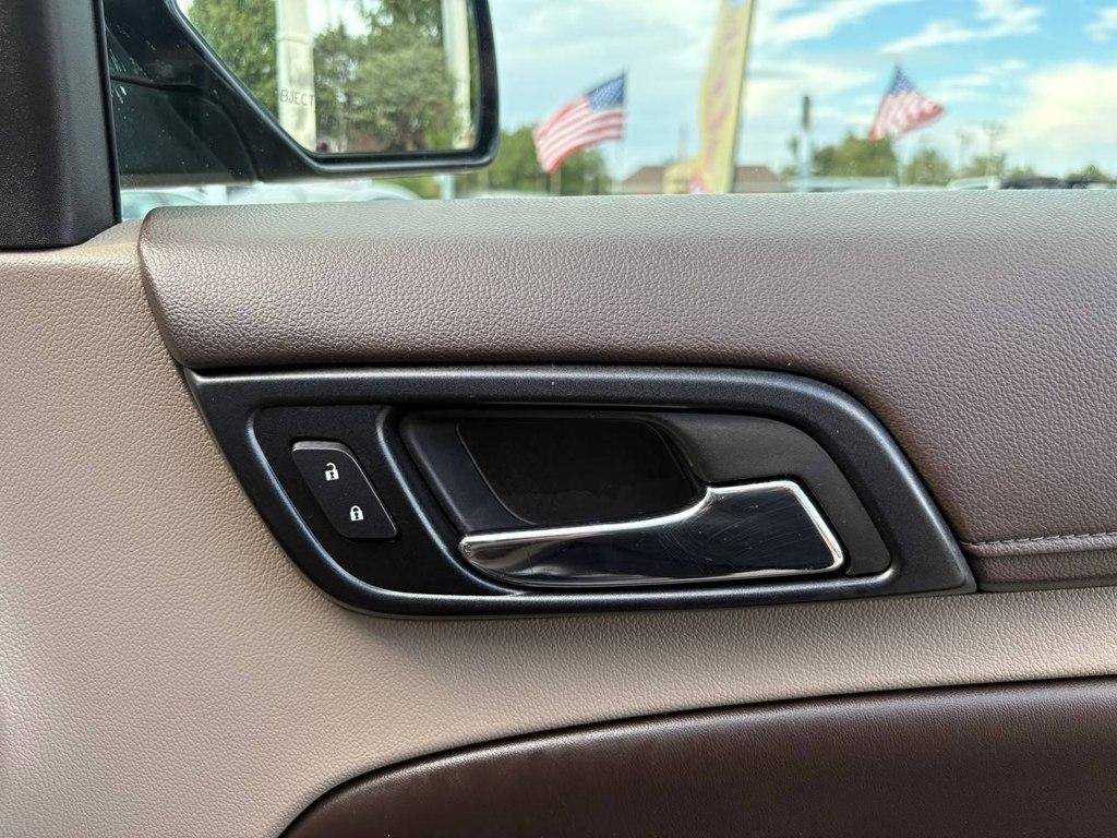 Chevrolet Suburban 2WD 4dr LT 2015
