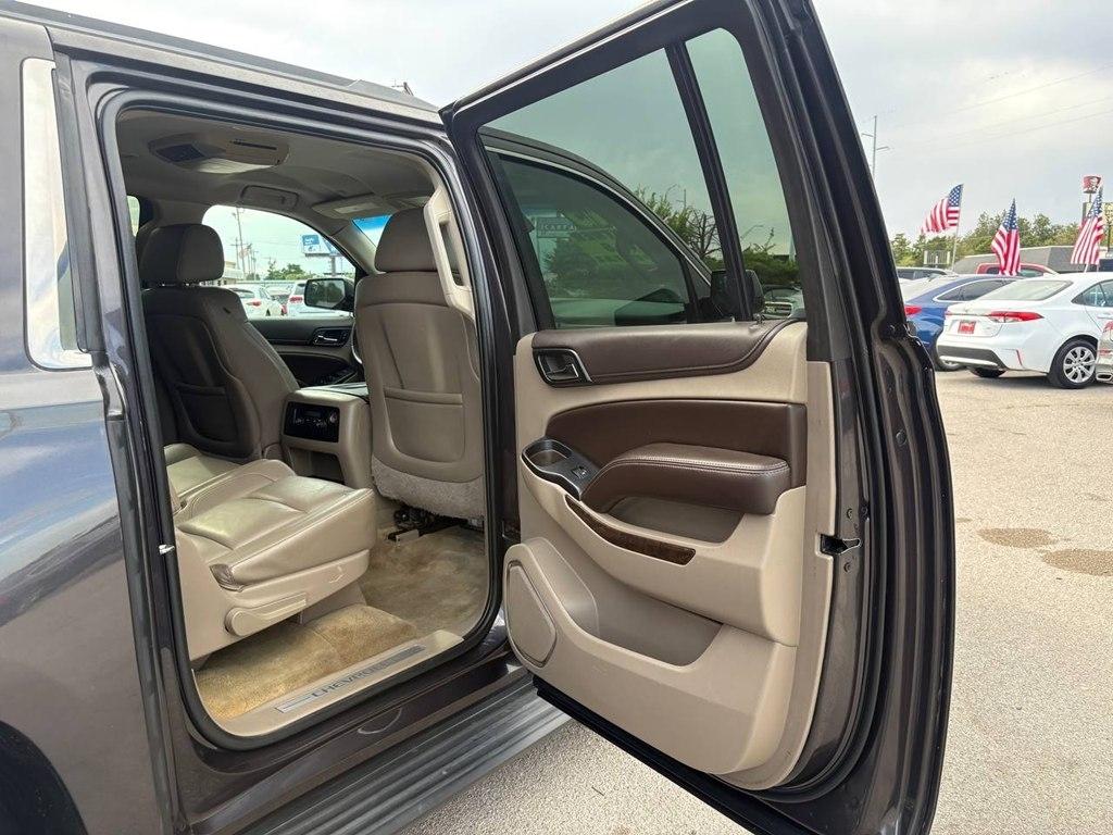 Chevrolet Suburban 2WD 4dr LT 2015