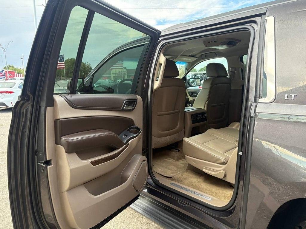 Chevrolet Suburban 2WD 4dr LT 2015
