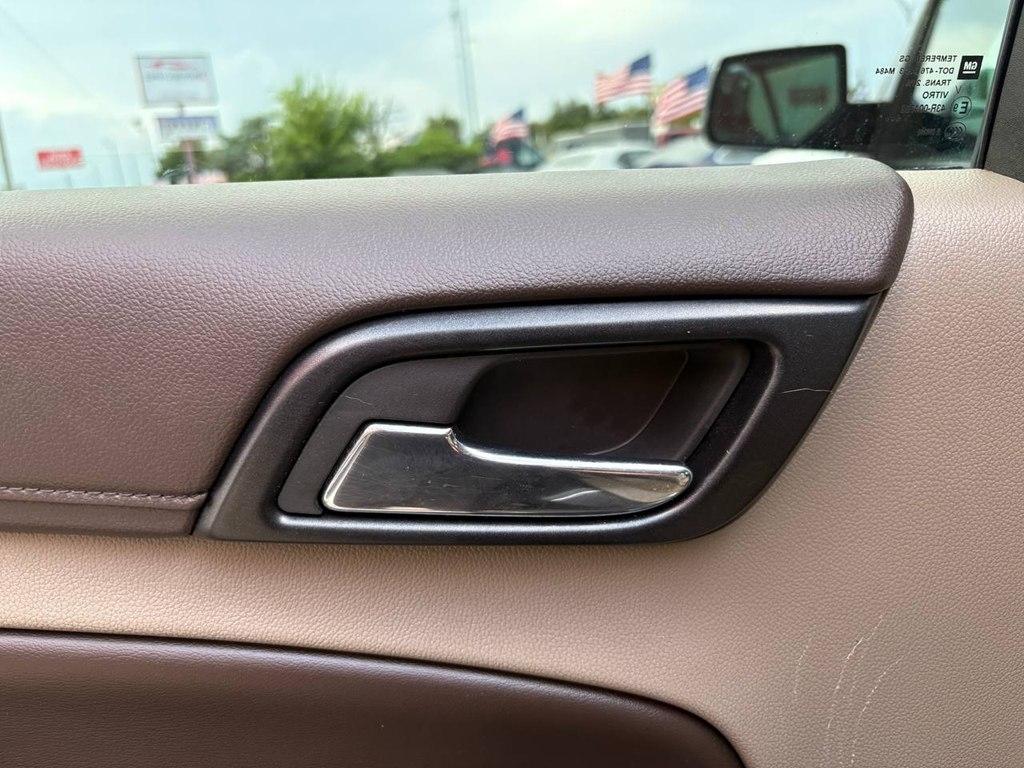 Chevrolet Suburban 2WD 4dr LT 2015
