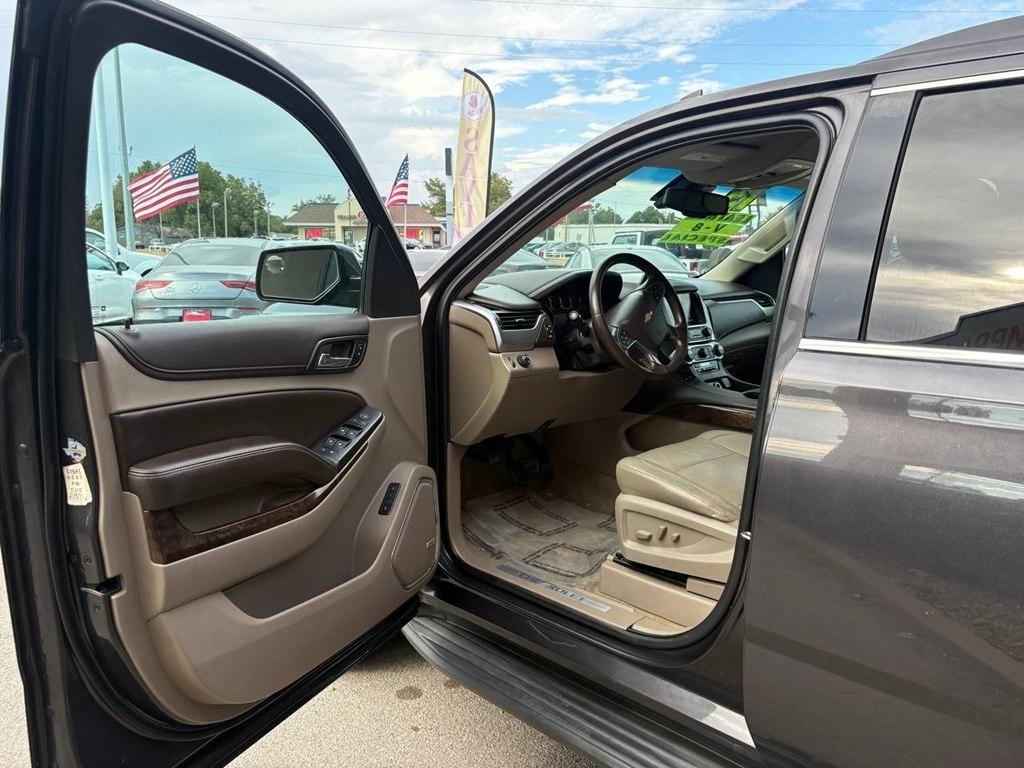 Chevrolet Suburban 2WD 4dr LT 2015