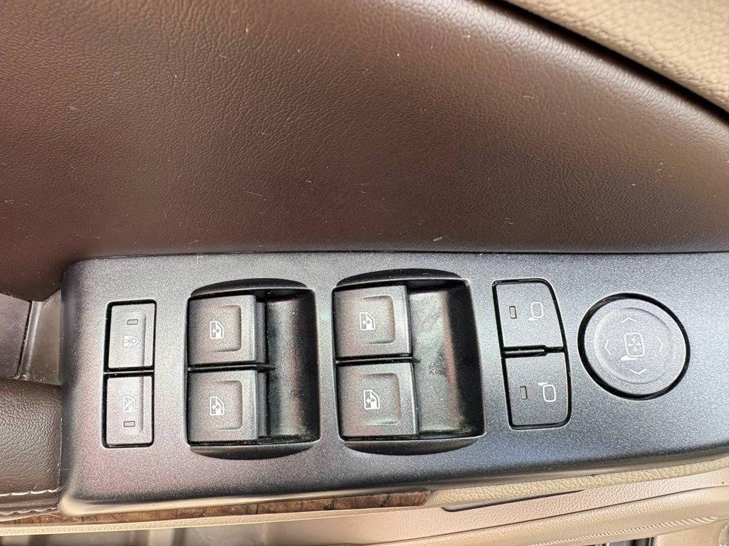 Chevrolet Suburban 2WD 4dr LT 2015