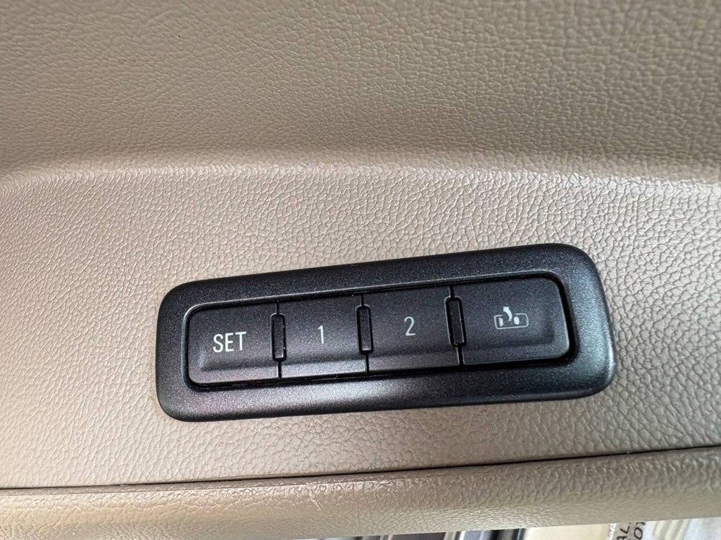 Chevrolet Suburban 2WD 4dr LT 2015