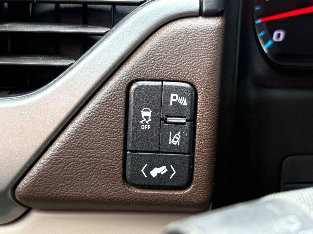 Chevrolet Suburban 2WD 4dr LT 2015