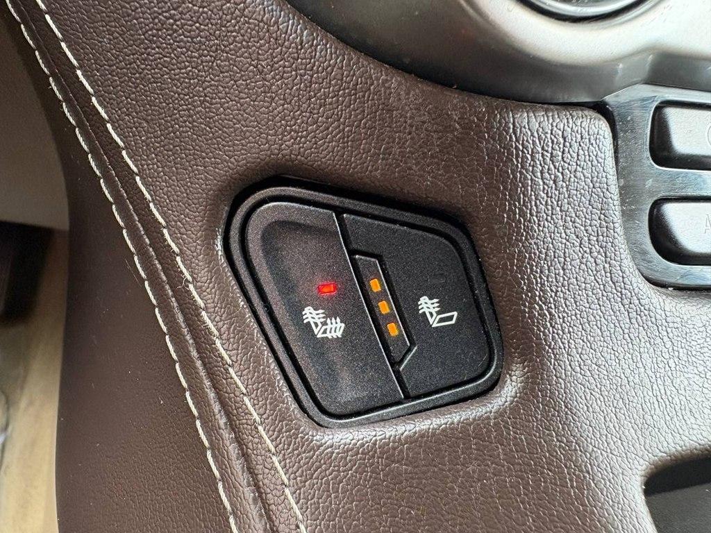 Chevrolet Suburban 2WD 4dr LT 2015