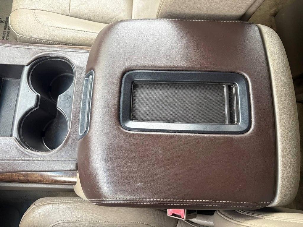 Chevrolet Suburban 2WD 4dr LT 2015