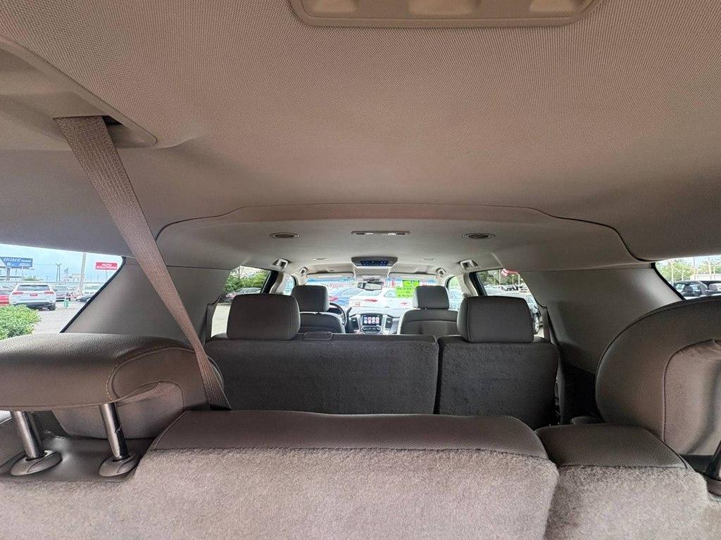 Chevrolet Suburban 2WD 4dr LT 2015