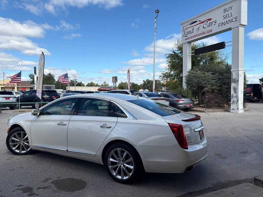 Cadillac XTS 4dr Sdn Luxury FWD 2013