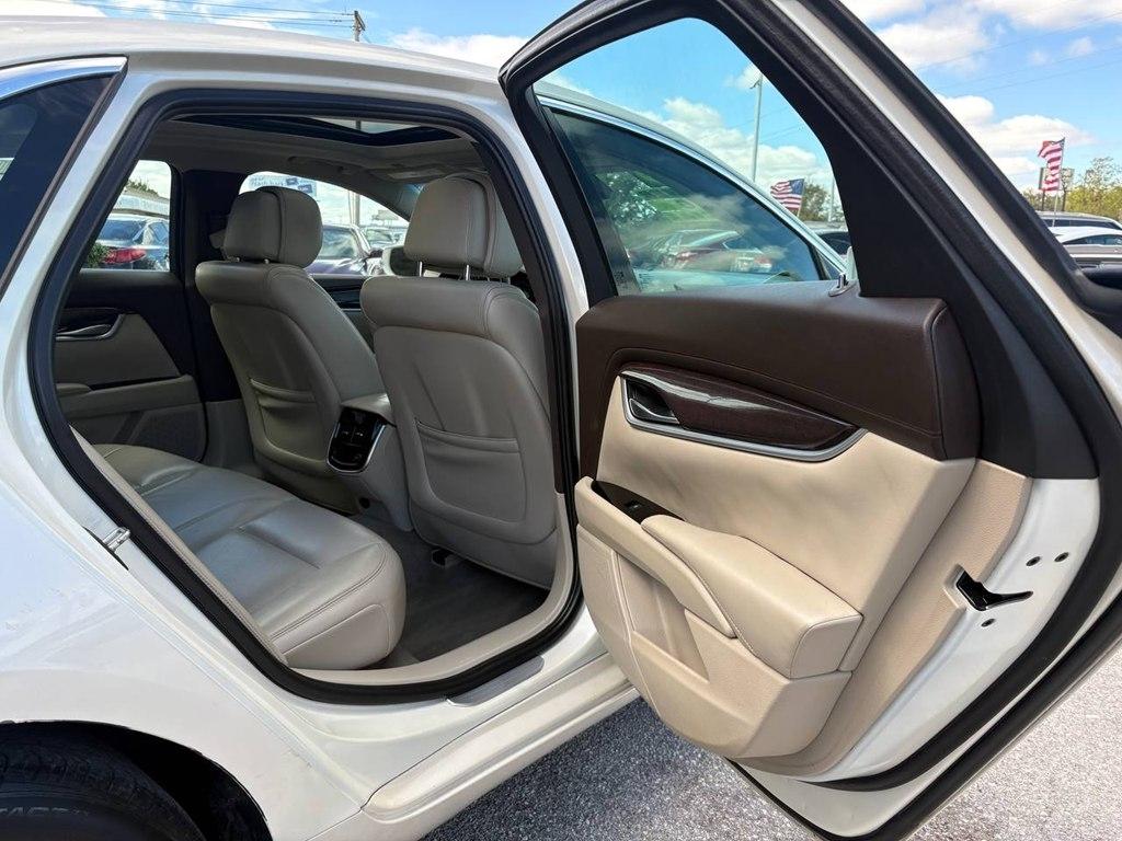 Cadillac XTS 4dr Sdn Luxury FWD 2013