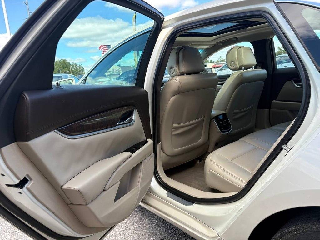 Cadillac XTS 4dr Sdn Luxury FWD 2013