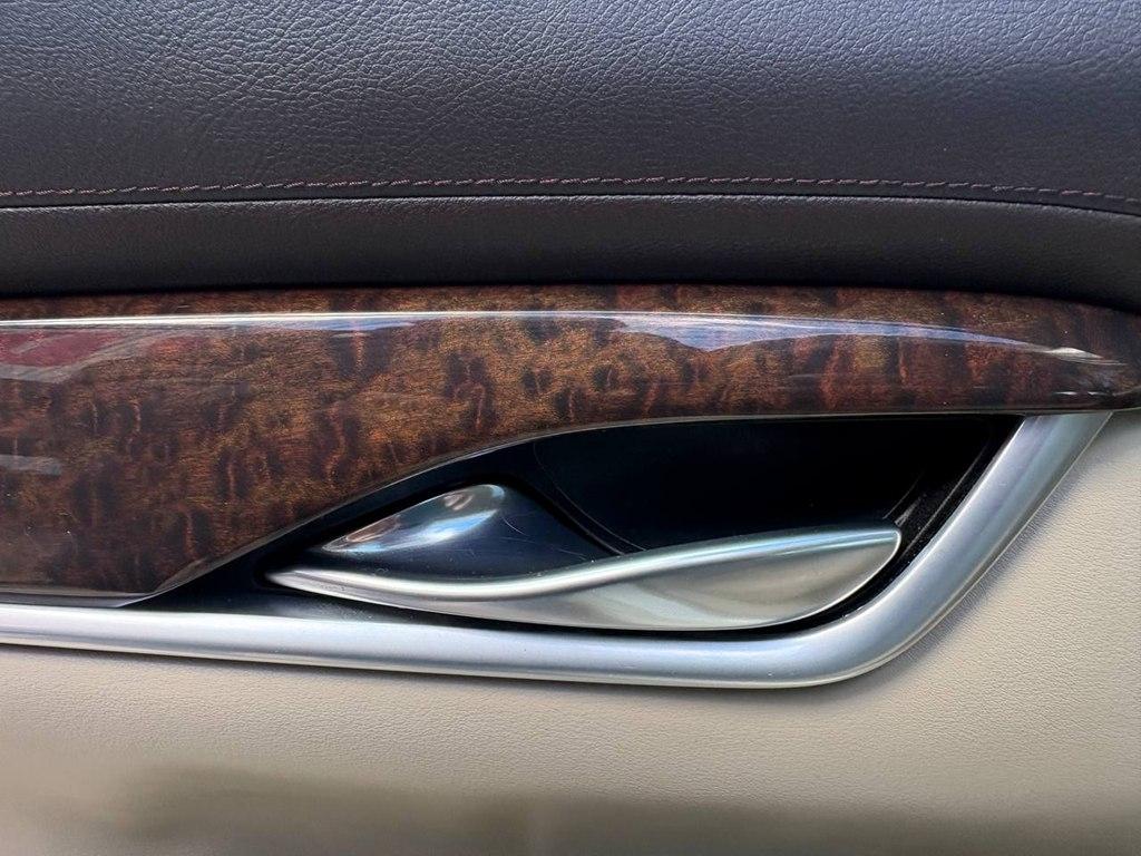 Cadillac XTS 4dr Sdn Luxury FWD 2013