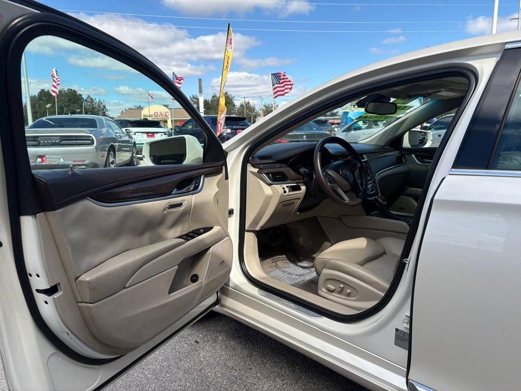 Cadillac XTS 4dr Sdn Luxury FWD 2013