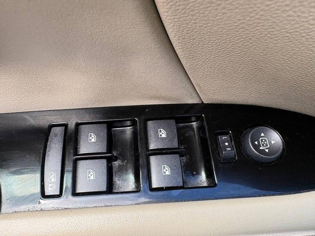 Cadillac XTS 4dr Sdn Luxury FWD 2013
