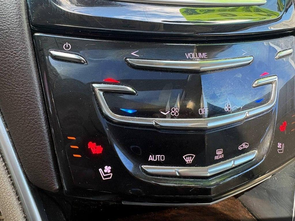 Cadillac XTS 4dr Sdn Luxury FWD 2013