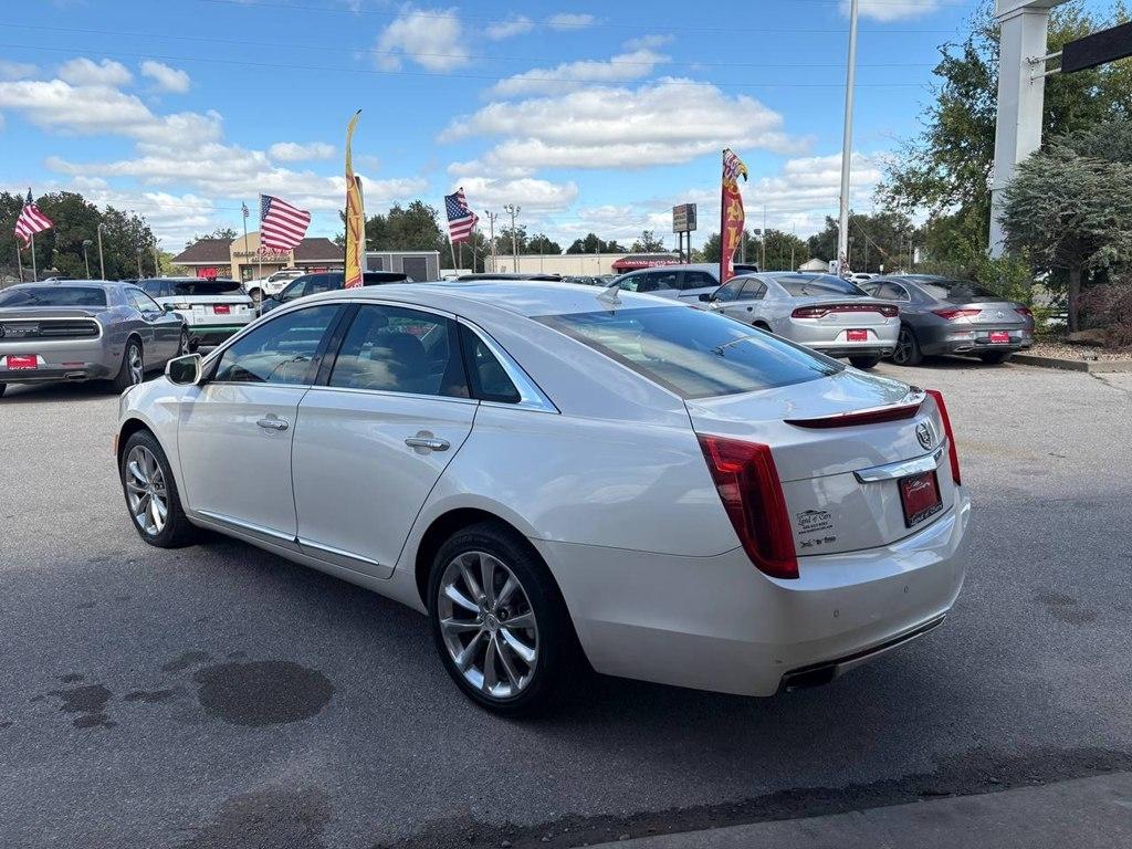Cadillac XTS 4dr Sdn Luxury FWD 2013