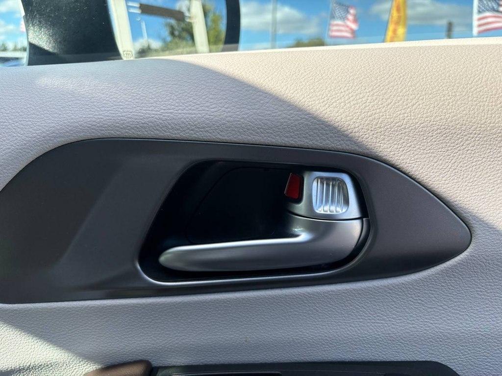Chrysler Voyager LX FWD 2020