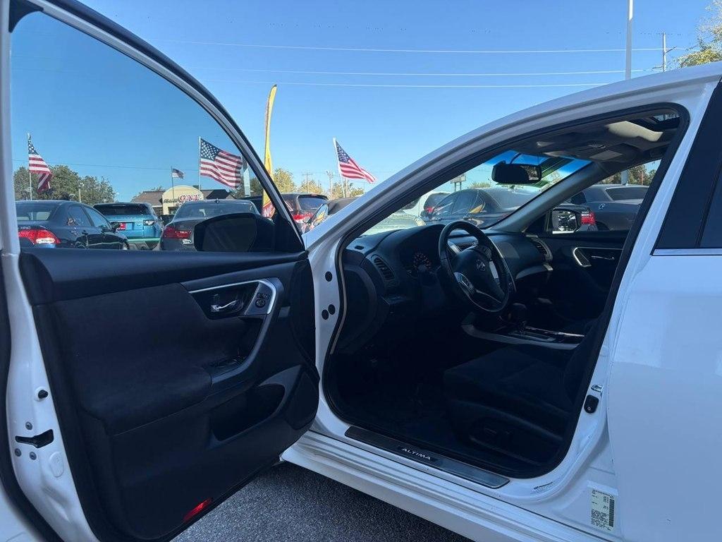 Nissan Altima 4dr Sdn I4 2.5 SV 2013