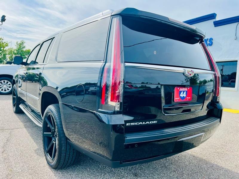Cadillac Escalade ESV 2WD Luxury 2018