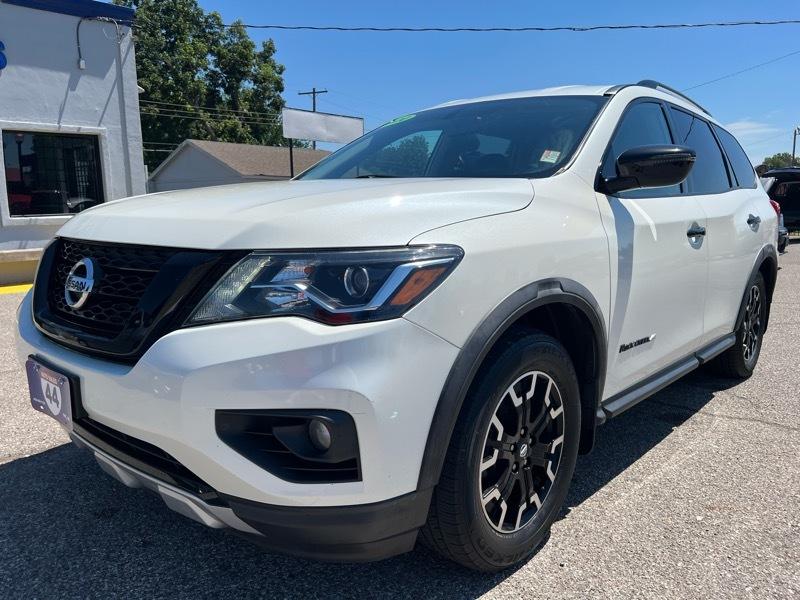 Nissan Pathfinder SV 2020