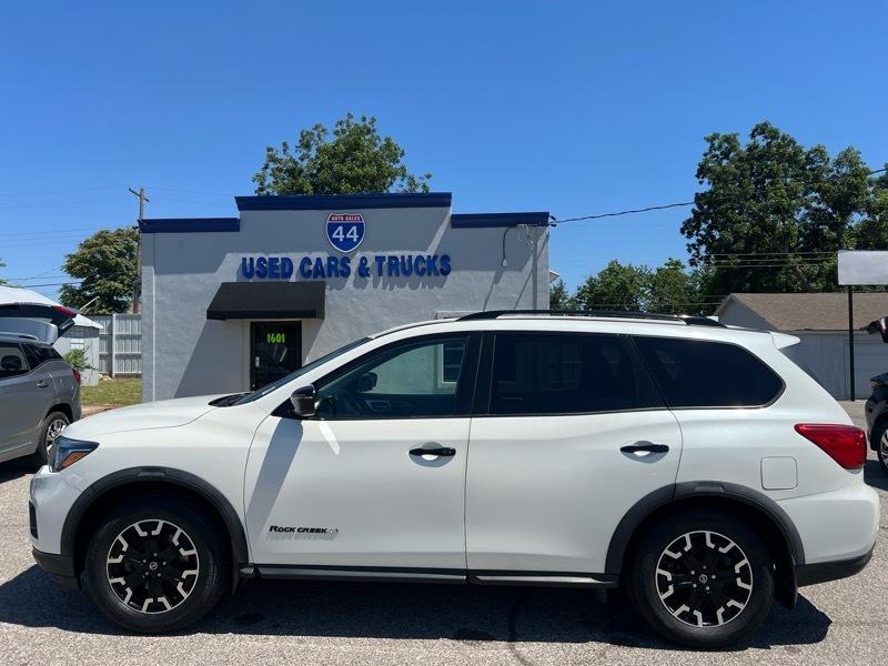 Nissan Pathfinder SV 2020