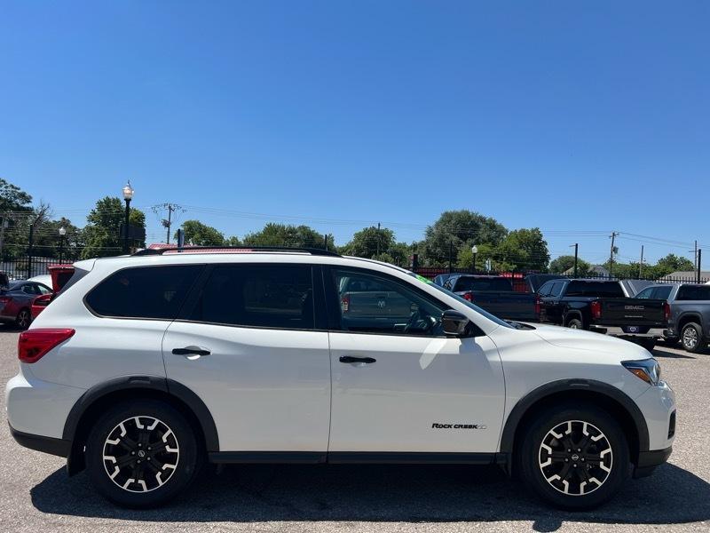 Nissan Pathfinder SV 2020