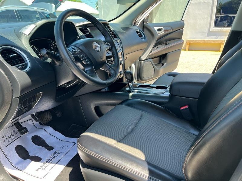 Nissan Pathfinder SV 2020
