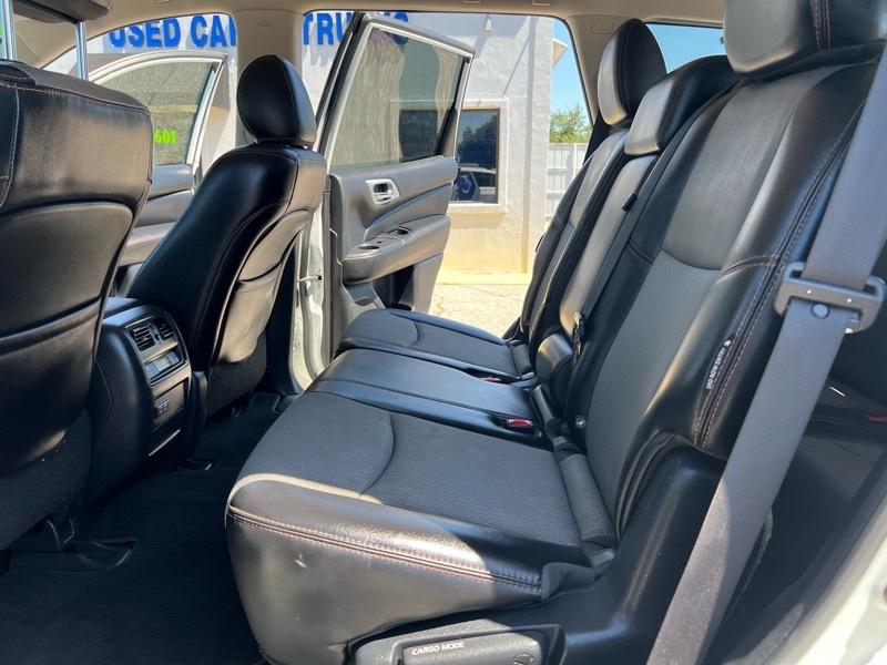 Nissan Pathfinder SV 2020