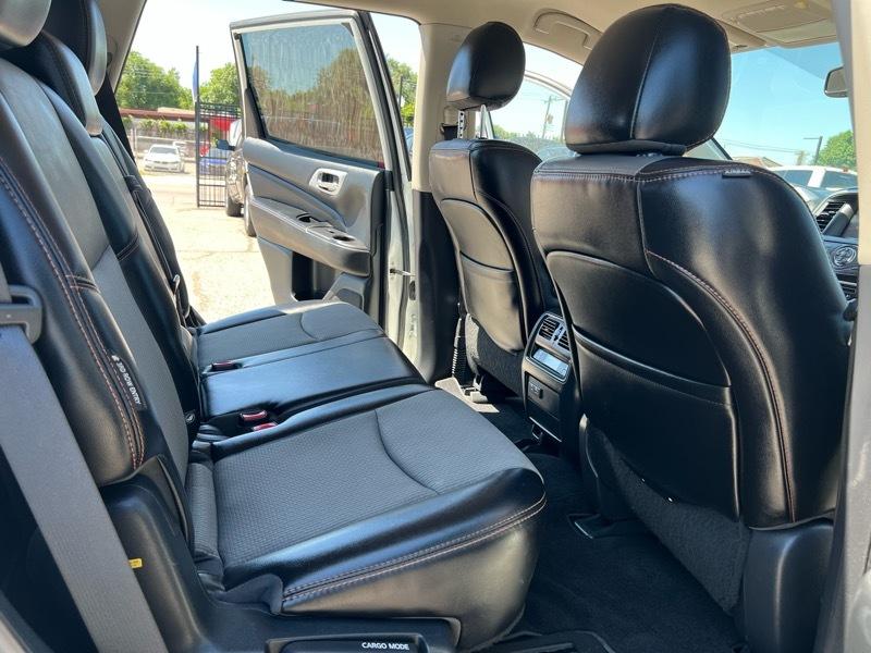 Nissan Pathfinder SV 2020