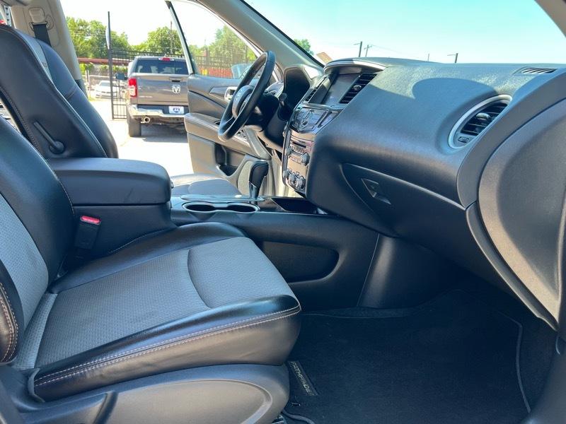 Nissan Pathfinder SV 2020