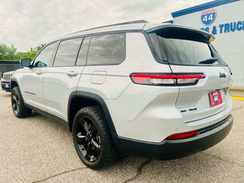 Jeep Grand Cherokee L Laredo 4WD 2023