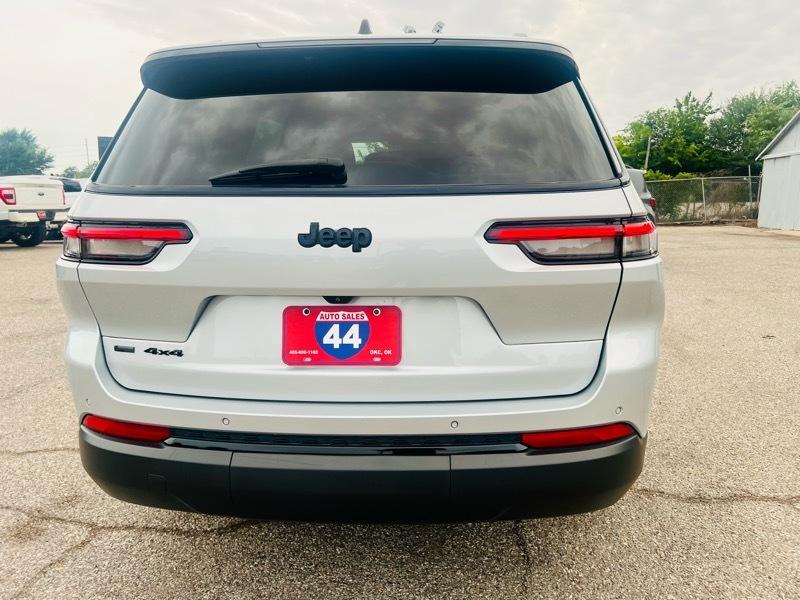 Jeep Grand Cherokee L Laredo 4WD 2023