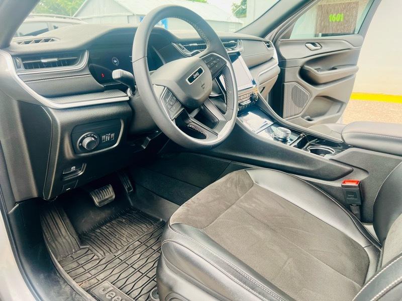 Jeep Grand Cherokee L Laredo 4WD 2023