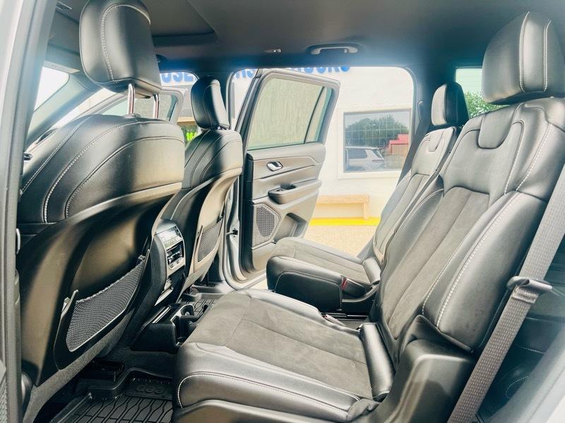 Jeep Grand Cherokee L Laredo 4WD 2023