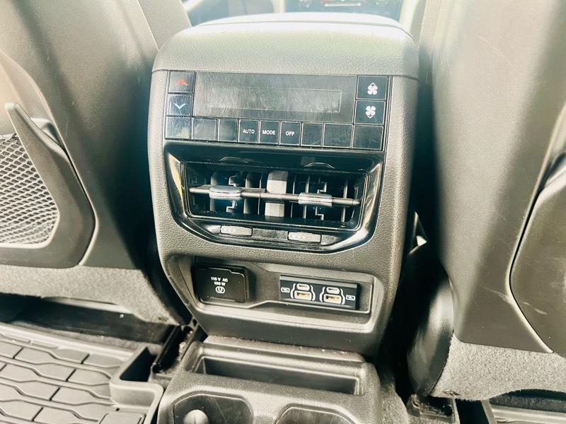 Jeep Grand Cherokee L Laredo 4WD 2023