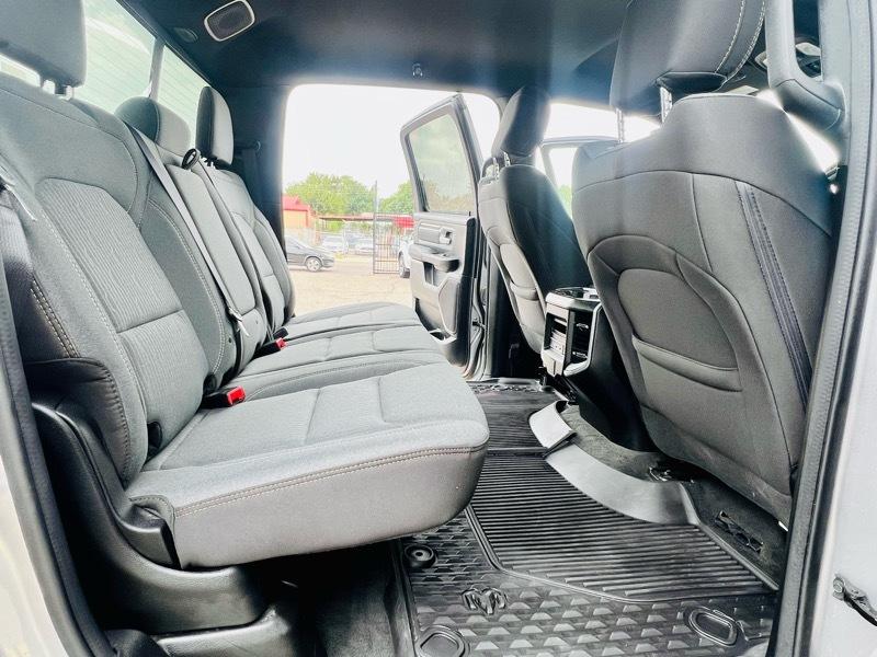 RAM 1500 Big Horn Crew Cab SWB 4WD 2023