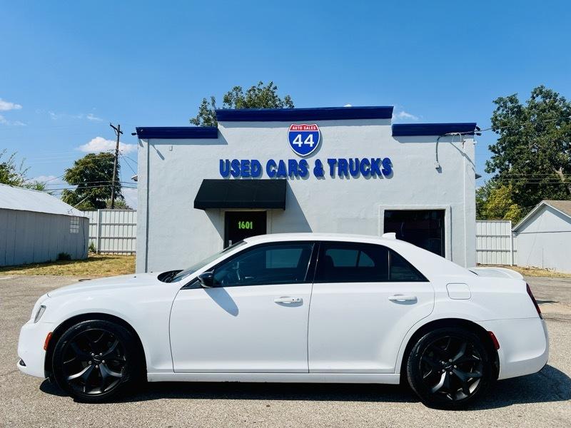 Chrysler 300 Touring 2023